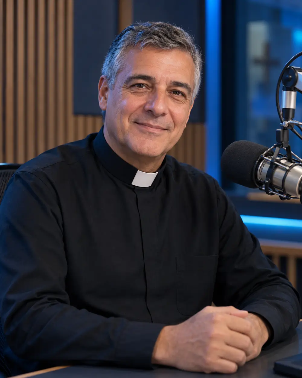 Retrato de estúdio de Pe. Crésio Rodrigues